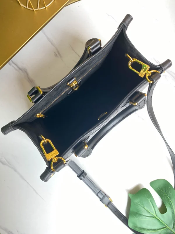 Louis Vuitton Size: 25 x 19 x 11.5 cm - 图片 2