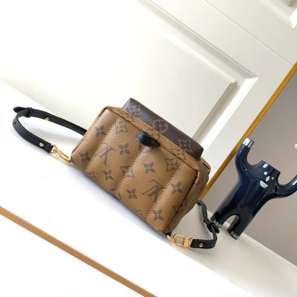 LV Model: M44872 Size:17x22x10cm - 图片 7