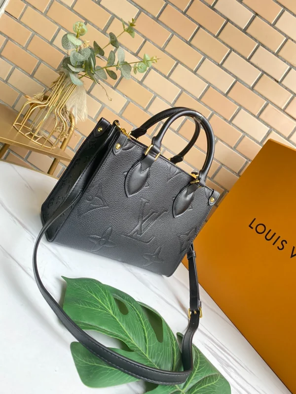 Louis Vuitton Size: 25 x 19 x 11.5 cm - 图片 9