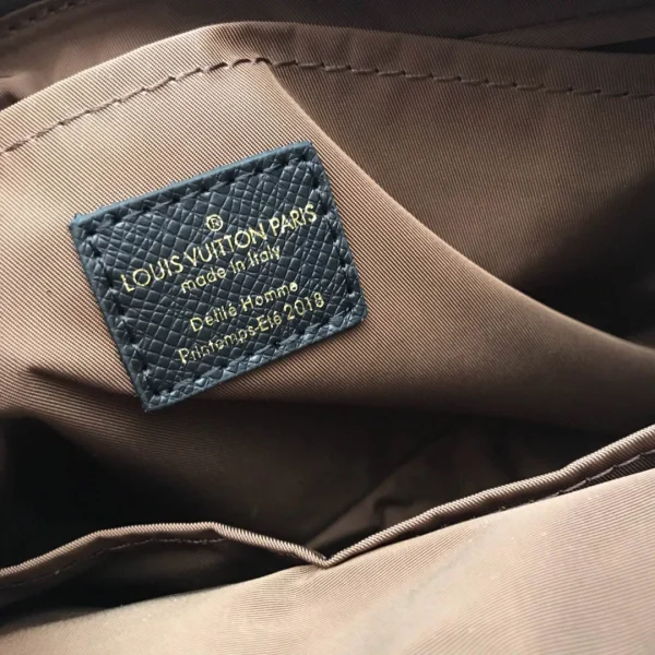 Louis Vuitton Crossbody Messenger Bag Model: M43843 Size: 25x18x5cm - 图片 2