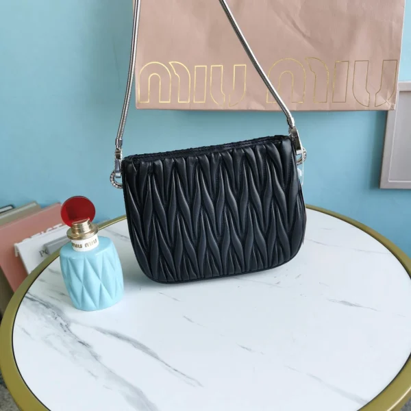 Miu Miu handheld underarm bag Size：20X15X4.5cm - 图片 9