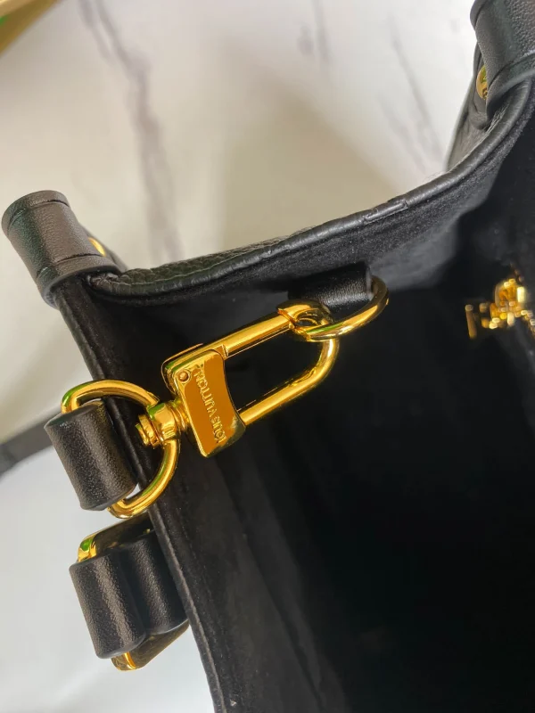 Louis Vuitton Size: 25 x 19 x 11.5 cm - 图片 4