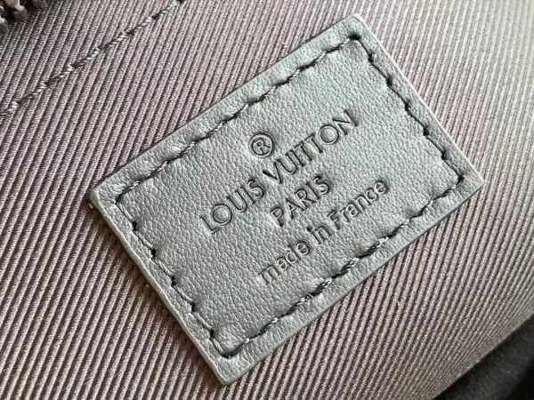 Louis Vuitton Size: 22 x 18 x 8 cm - 图片 2