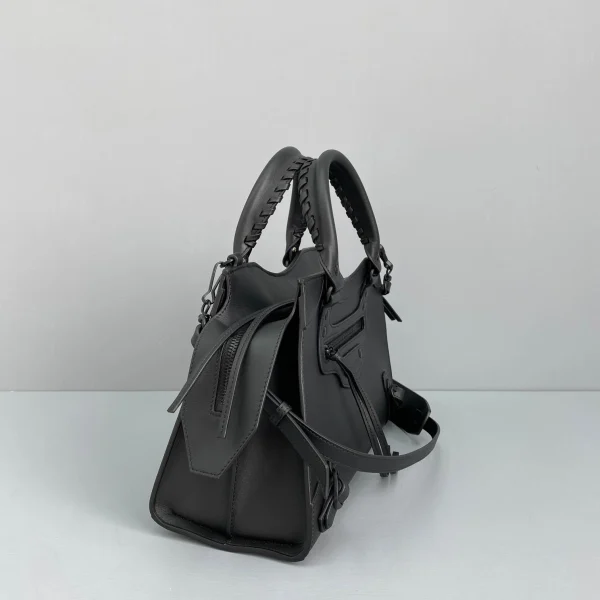 Balenciag* Neo Classic biker bag Model: 1991 Size: 25*33*13*20cm - 图片 9