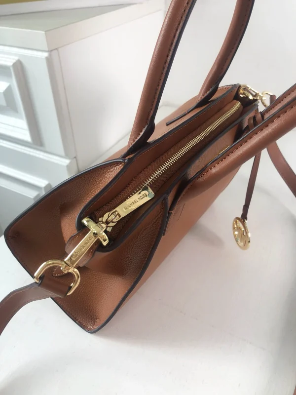 Mk shoulder crossbody bag Model:2115 L:28 H:22 W:14 - 图片 4