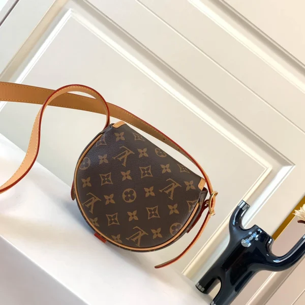 LV Model: M44860 Size 18*15*8cm - 图片 8