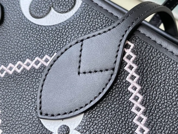 Louis Vuitton Spring Collection Size: 31 x 28 x 14 cm - 图片 5