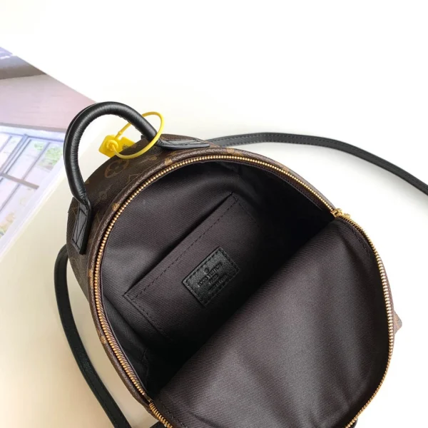 LV Model: M44873 Size 17*22*10cm - 图片 3