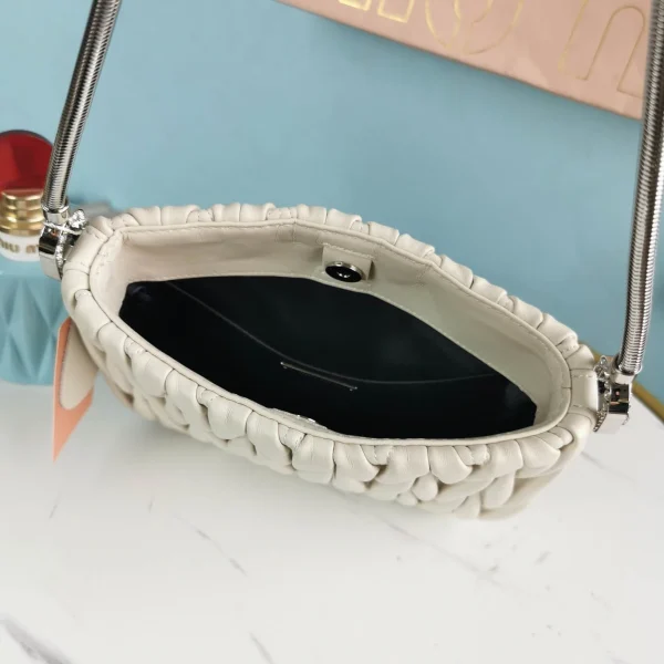 Miu Miu Casual Lambskin Size：20X15X4.5cm - 图片 5