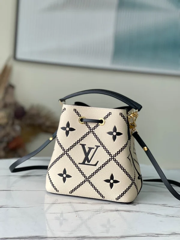 Louis Vuitton Size: 20 x 20 x 13 cm - 图片 8