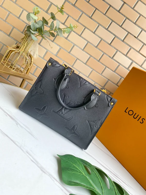 Louis Vuitton Size: 25 x 19 x 11.5 cm - 图片 8