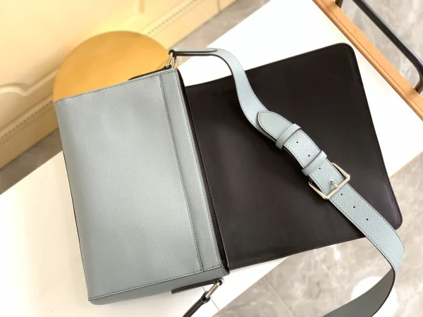 Louis Vuitton Size: 28.3 x 18.3 x 4.3 cm - 图片 5