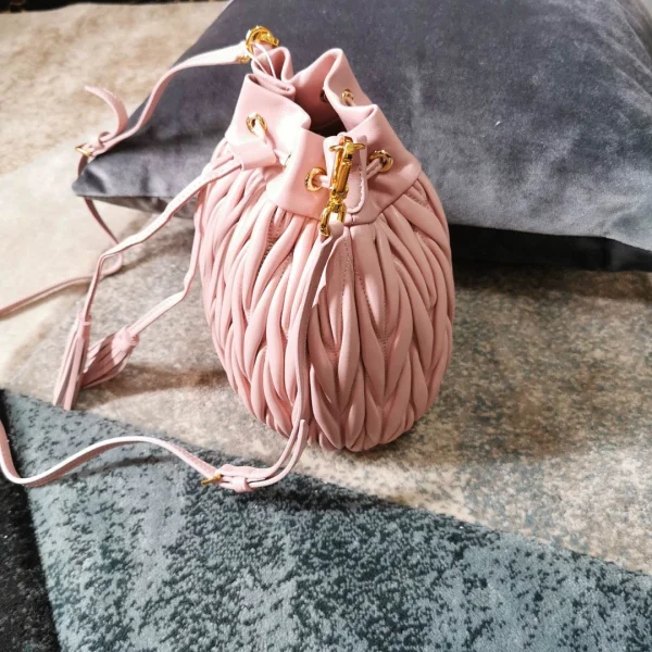 Miu Miu sheepskin size: 18, 20, 12 light pink Model: 5BE014 - 图片 8