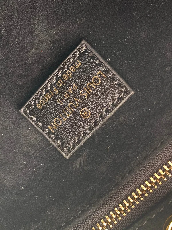 Louis Vuitton Size: 25 x 19 x 11.5 cm - 图片 3