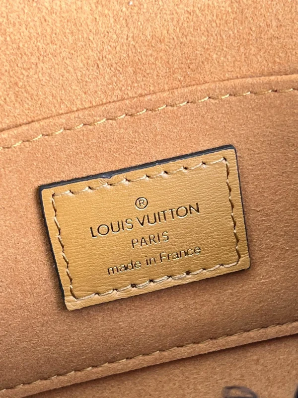 Louis Vuitton Size 20 x 15 x 9 cm - 图片 2