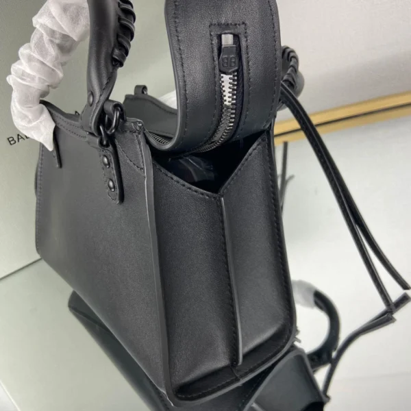 Balenciag* Neo Classic Motorcycle Bag Size: 16.5*22*9*14.5cm - 图片 6
