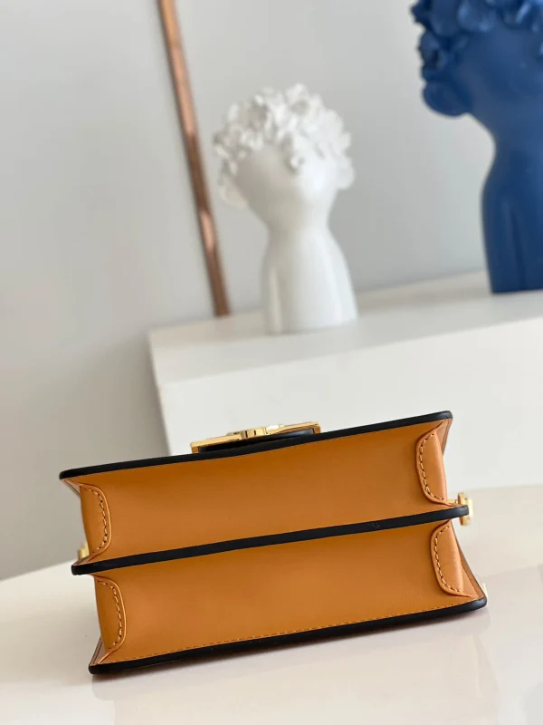 Louis Vuitton Size 20 x 15 x 9 cm - 图片 5