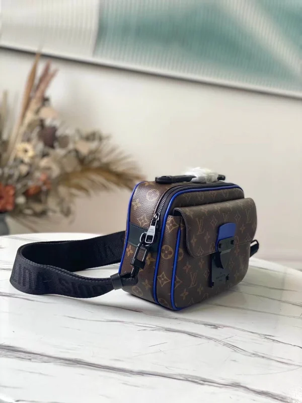 Louis Vuitton Size: 22 x 18 x 8 cm - 图片 9