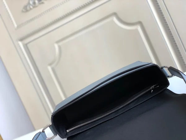 Louis Vuitton Size: 28.3 x 18.3 x 4.3 cm - 图片 3