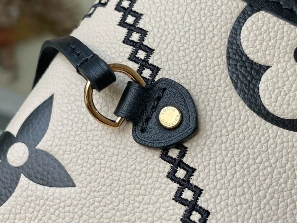 Louis Vuitton Size: 31 x 28 x 14 cm - 图片 6