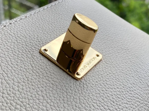 Louis Vuitton Size: 19 x 13 x 8 cm - 图片 4