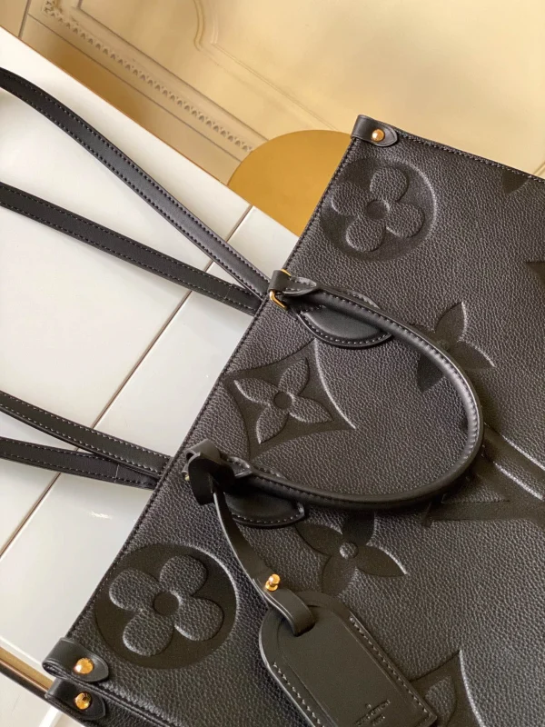 Louis Vuitton Size: 41.0 x 34.0 x 19.0 cm - 图片 5