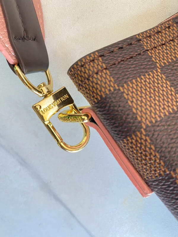 Louis Vuitton Size: 28X28X14cm Pocket 43cm - 图片 4
