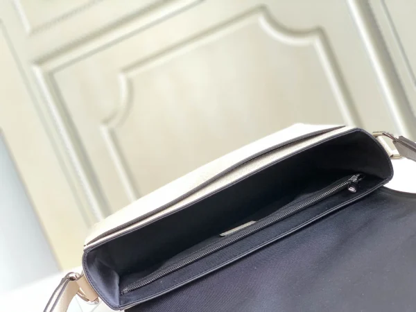 Louis Vuitton Size 28.3 x 18.3 x 4.3 cm - 图片 3