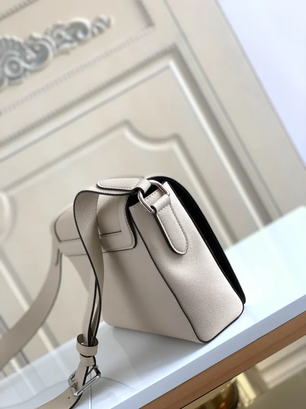 Louis Vuitton Size 28.3 x 18.3 x 4.3 cm - 图片 9