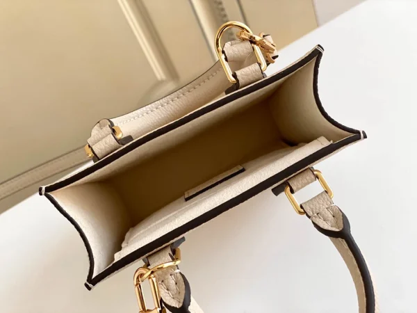 Louis Vuitton Size: 14.0 x 17.0 x 5.0 cm - 图片 11