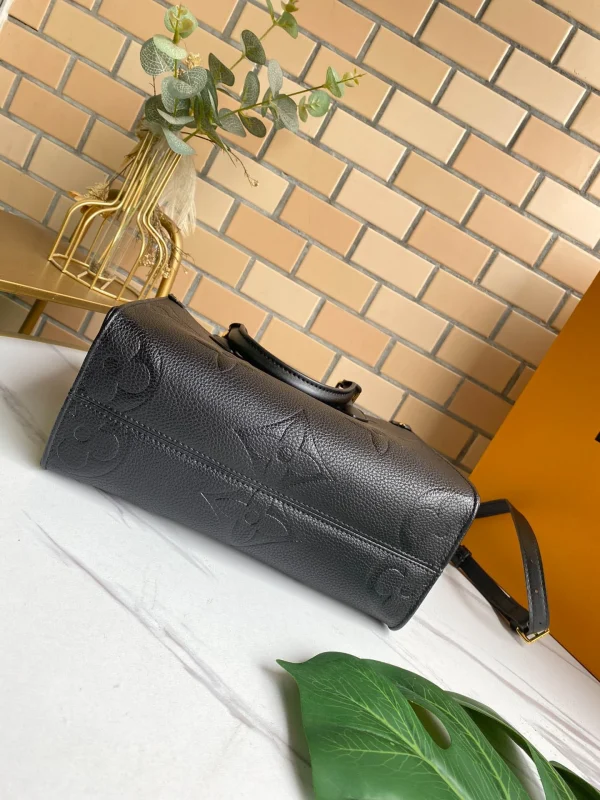 Louis Vuitton Size: 25 x 19 x 11.5 cm - 图片 7