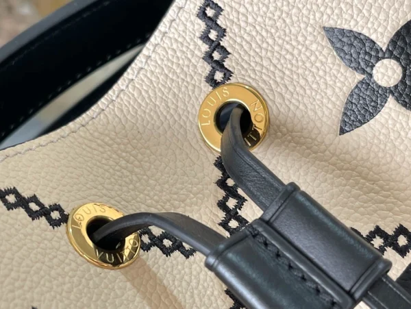 Louis Vuitton Size: 20 x 20 x 13 cm - 图片 5