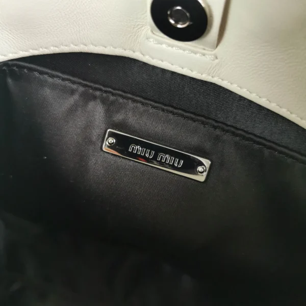 Miu Miu Casual Lambskin Size：20X15X4.5cm - 图片 4