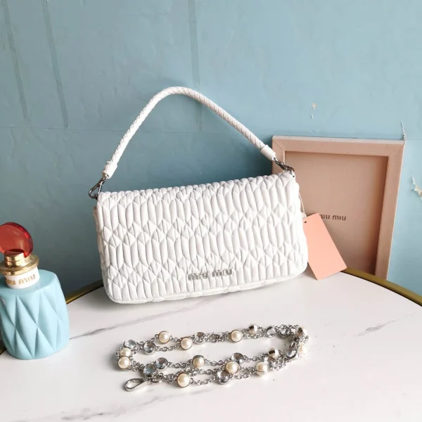 Miu Miu Diamond Chain Bag size: 22.5, 4.5, 12 - 图片 9