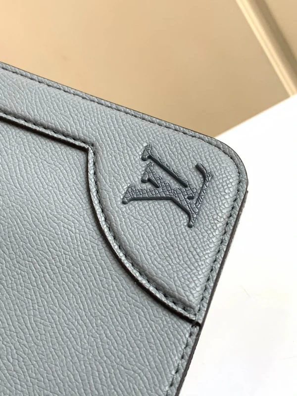 Louis Vuitton Size: 28.3 x 18.3 x 4.3 cm - 图片 7