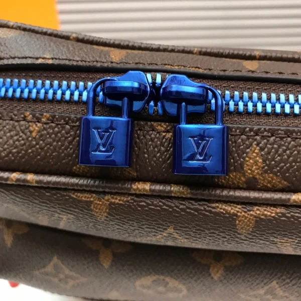 Louis Vuitton Crossbody Messenger Bag Model: M43843 Size: 25x18x5cm - 图片 6