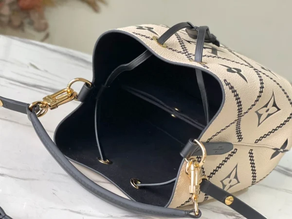 Louis Vuitton Size: 20 x 20 x 13 cm - 图片 2